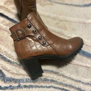 Women’s boot ancle